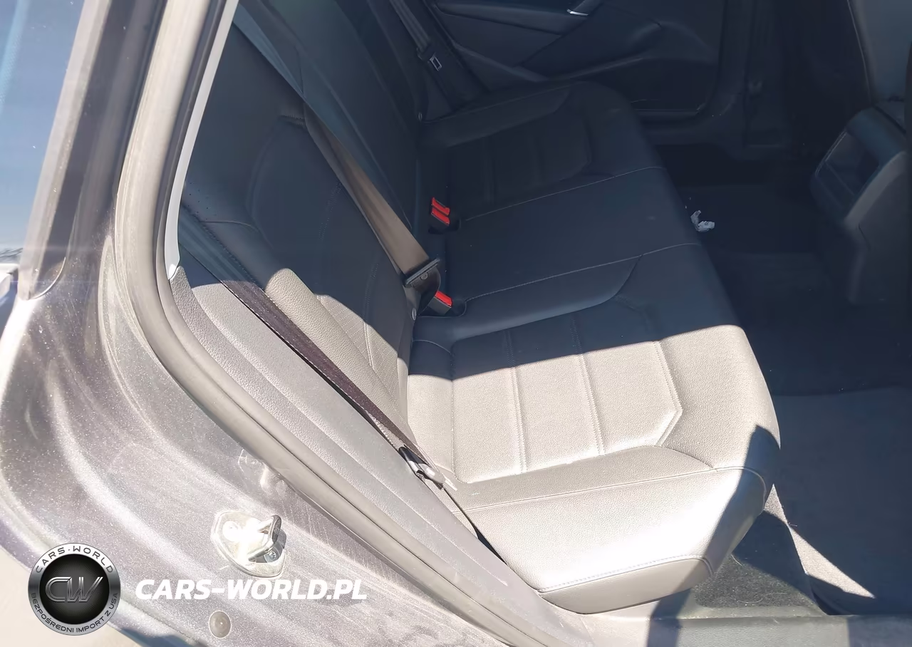 2017 Volkswagen Passat 1.8T R-Line VIN:1VWDT7A36HC054713 - 8