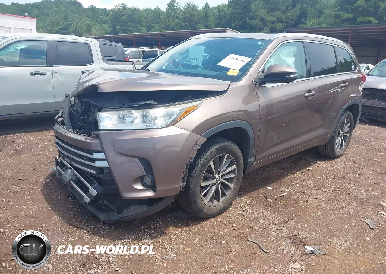 2018 Toyota Highlander Xle VIN:5TDKZRFH4JS260836 - 2