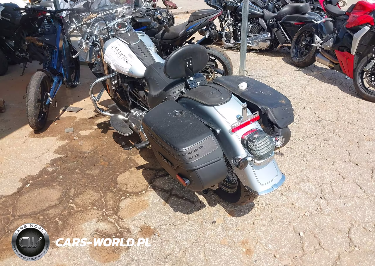 2023 Harley-Davidson Flhcs VIN:1HD1YBK11PB030698 - 3