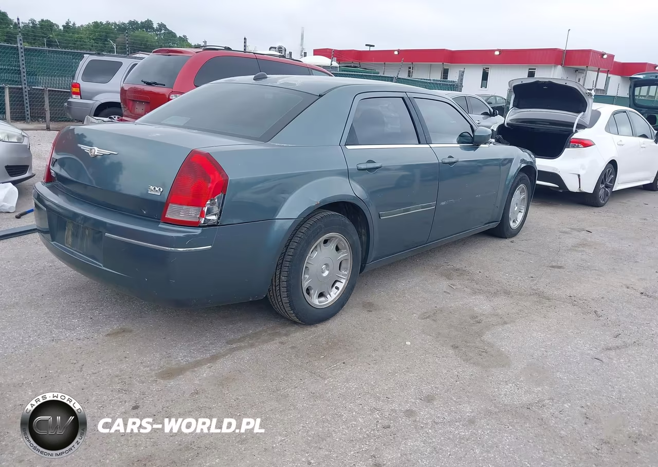 2005 Chrysler 300 Touring VIN:2C3AA53G85H644215 - 4