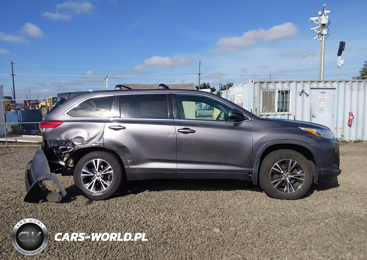 2019 Toyota Highlander Le Plus VIN:5TDBZRFH4KS716030 - 13