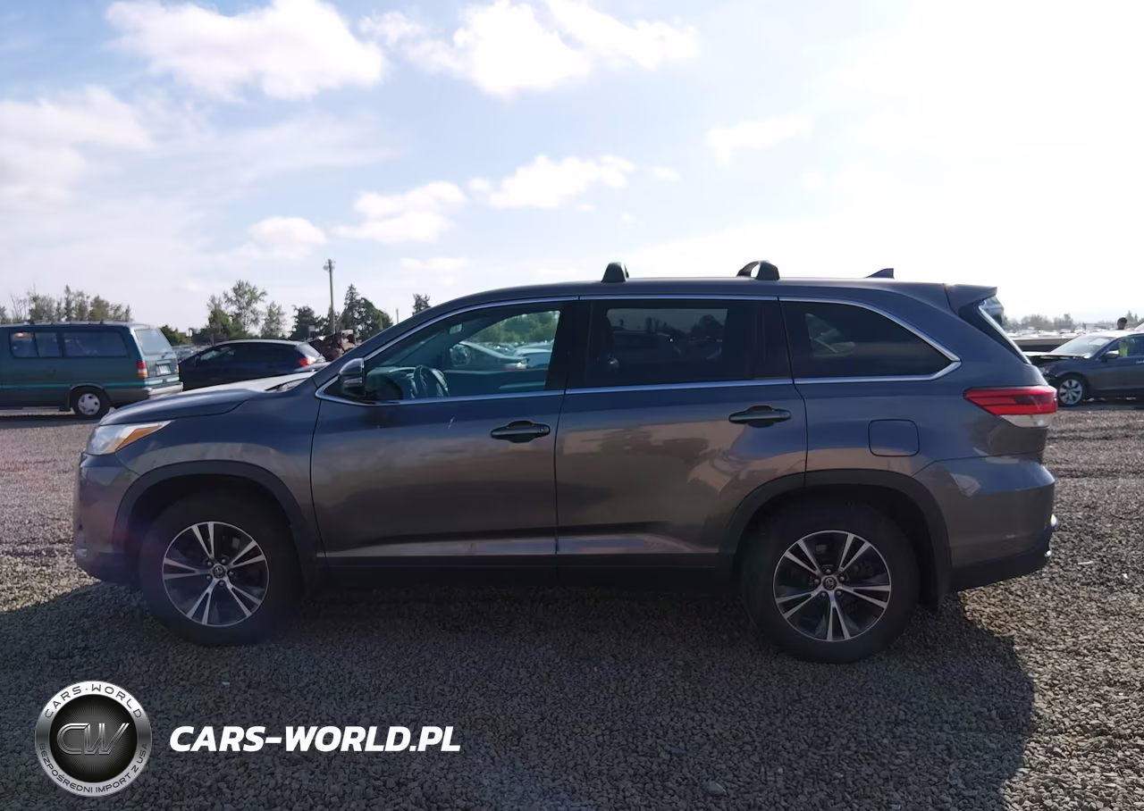 2019 Toyota Highlander Le Plus VIN:5TDBZRFH4KS716030 - 14