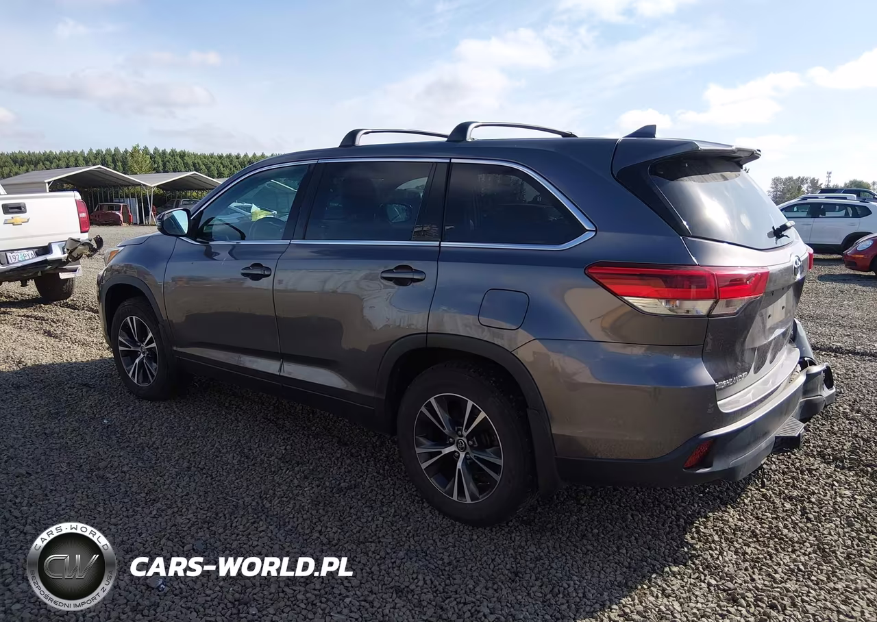 2019 Toyota Highlander Le Plus VIN:5TDBZRFH4KS716030 - 3