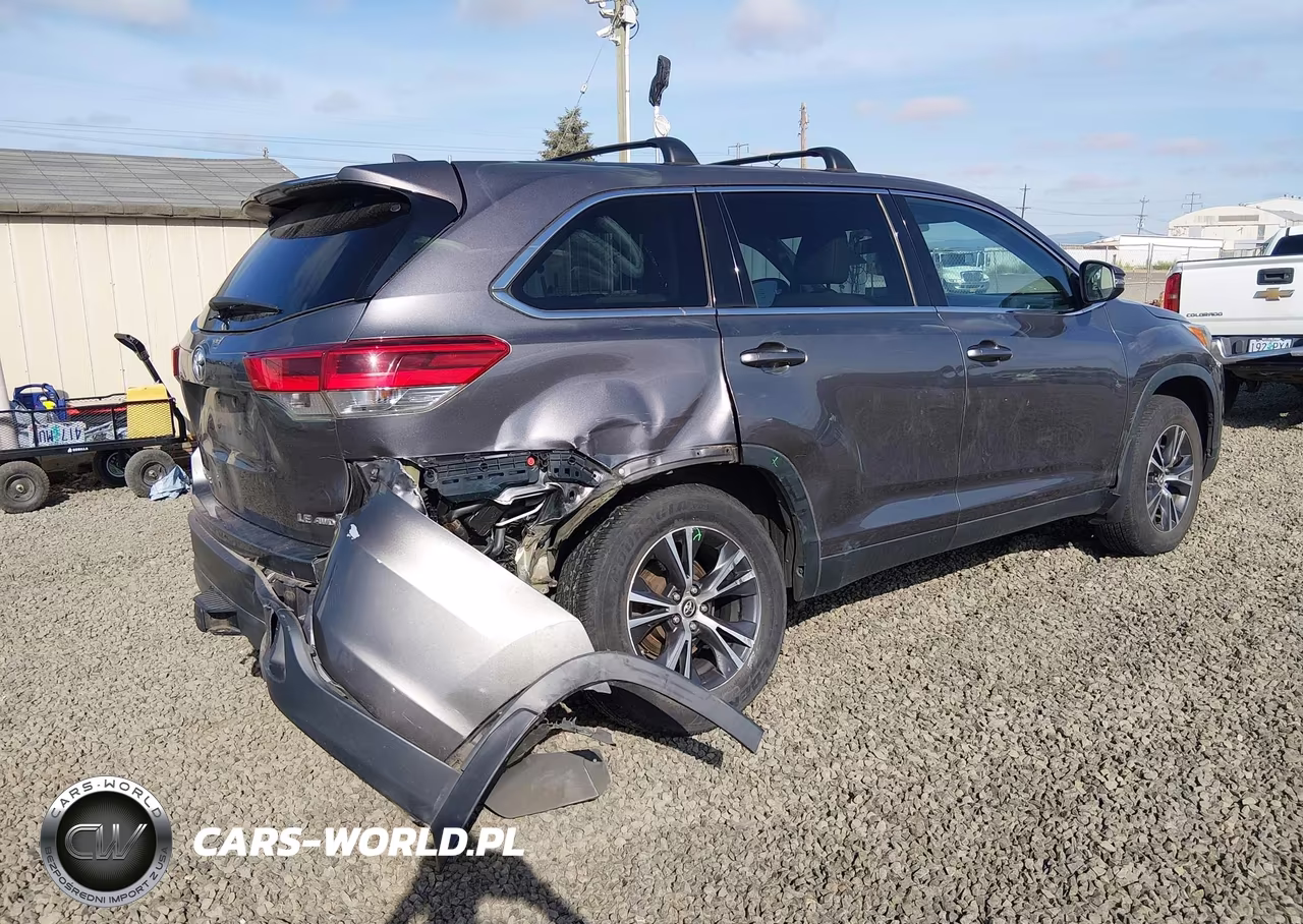 2019 Toyota Highlander Le Plus VIN:5TDBZRFH4KS716030 - 4