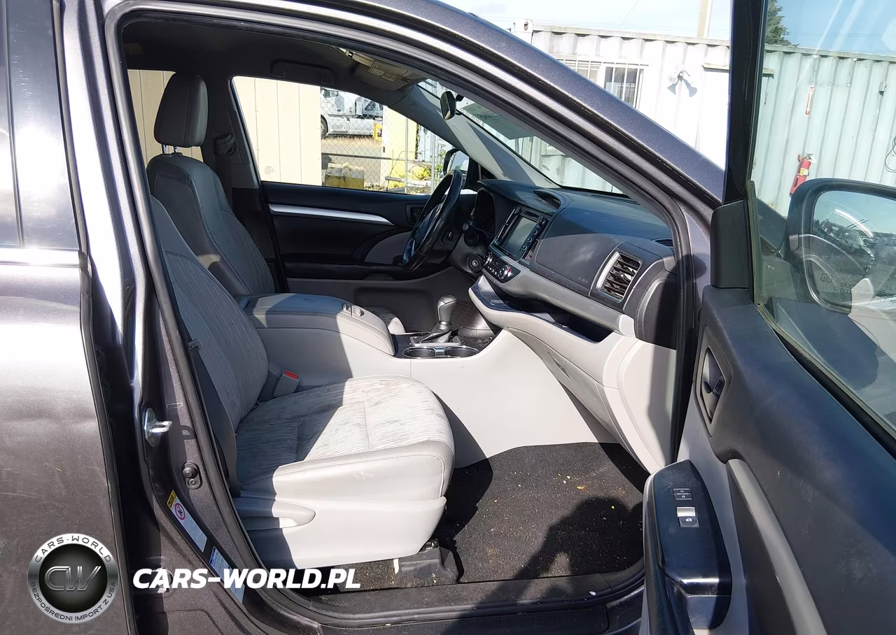 2019 Toyota Highlander Le Plus VIN:5TDBZRFH4KS716030 - 5