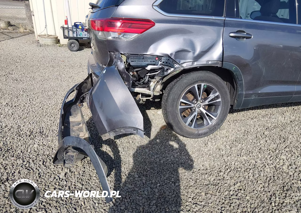 2019 Toyota Highlander Le Plus VIN:5TDBZRFH4KS716030 - 6