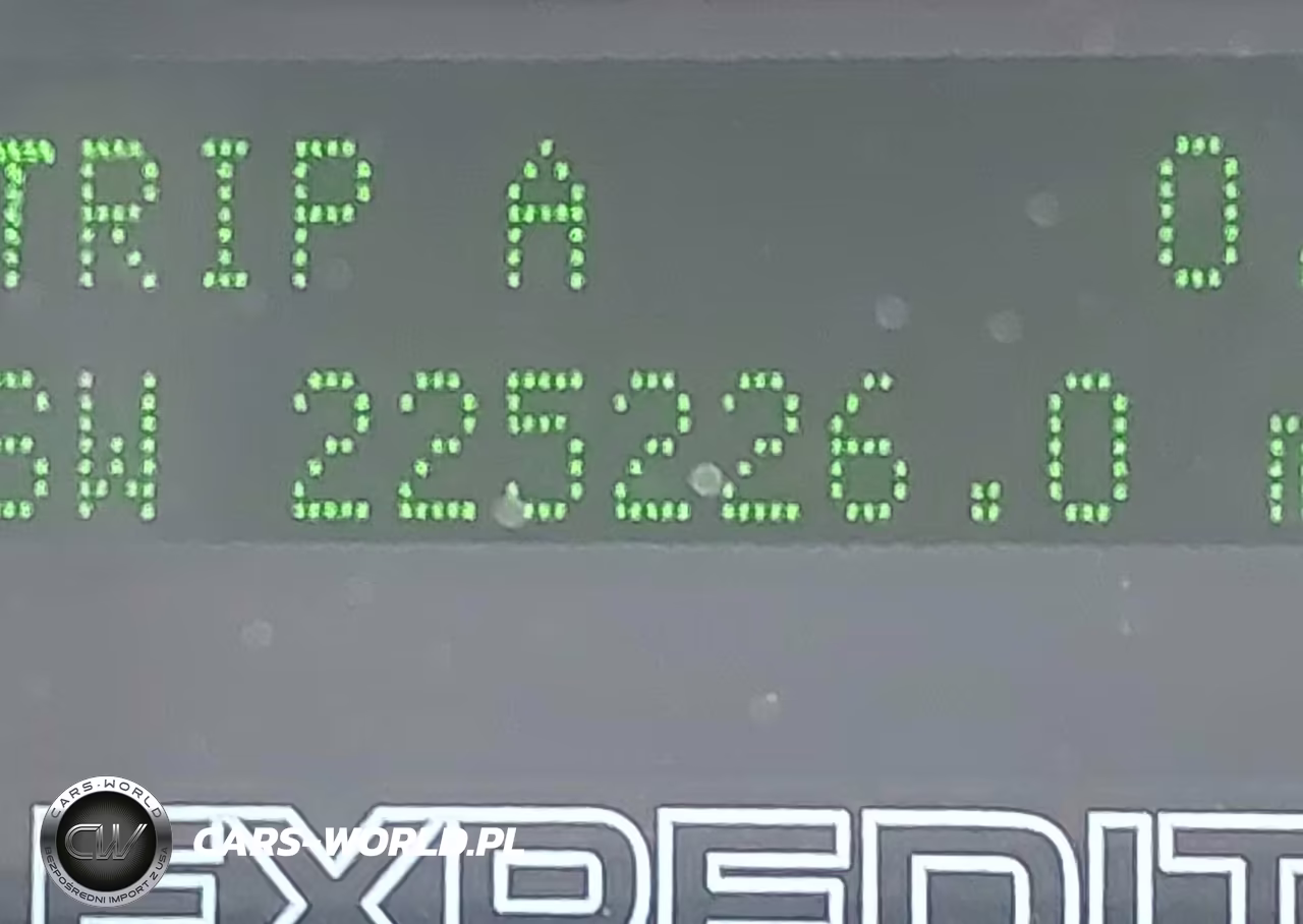 2011 Ford Expedition Limited VIN:1FMJU2A55BEF57003 - 15