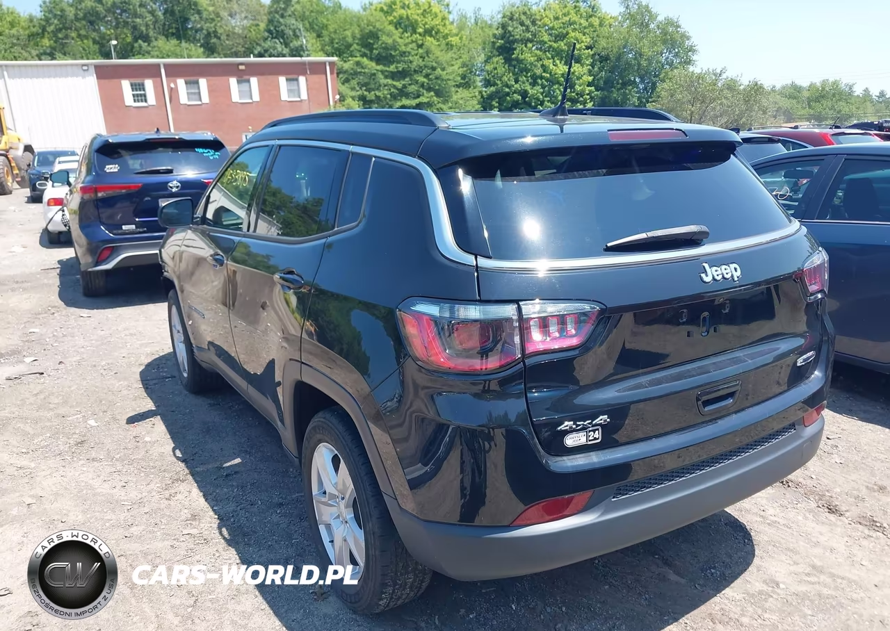 2022 Jeep Compass Latitude 4X4 VIN:3C4NJDBB8NT230744 - 3