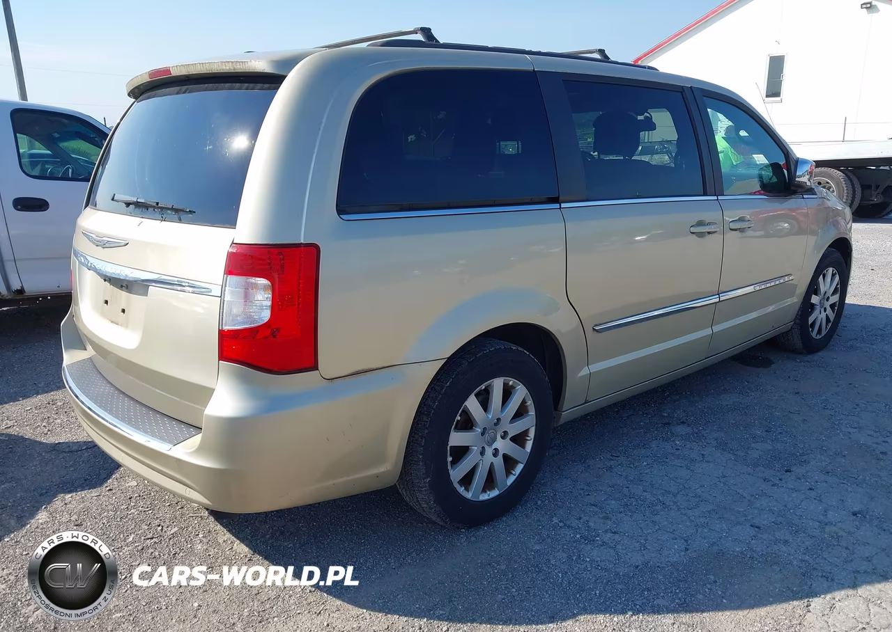 2011 Chrysler Town & Country Touring-L VIN:2A4RR8DGXBR610798 - 4