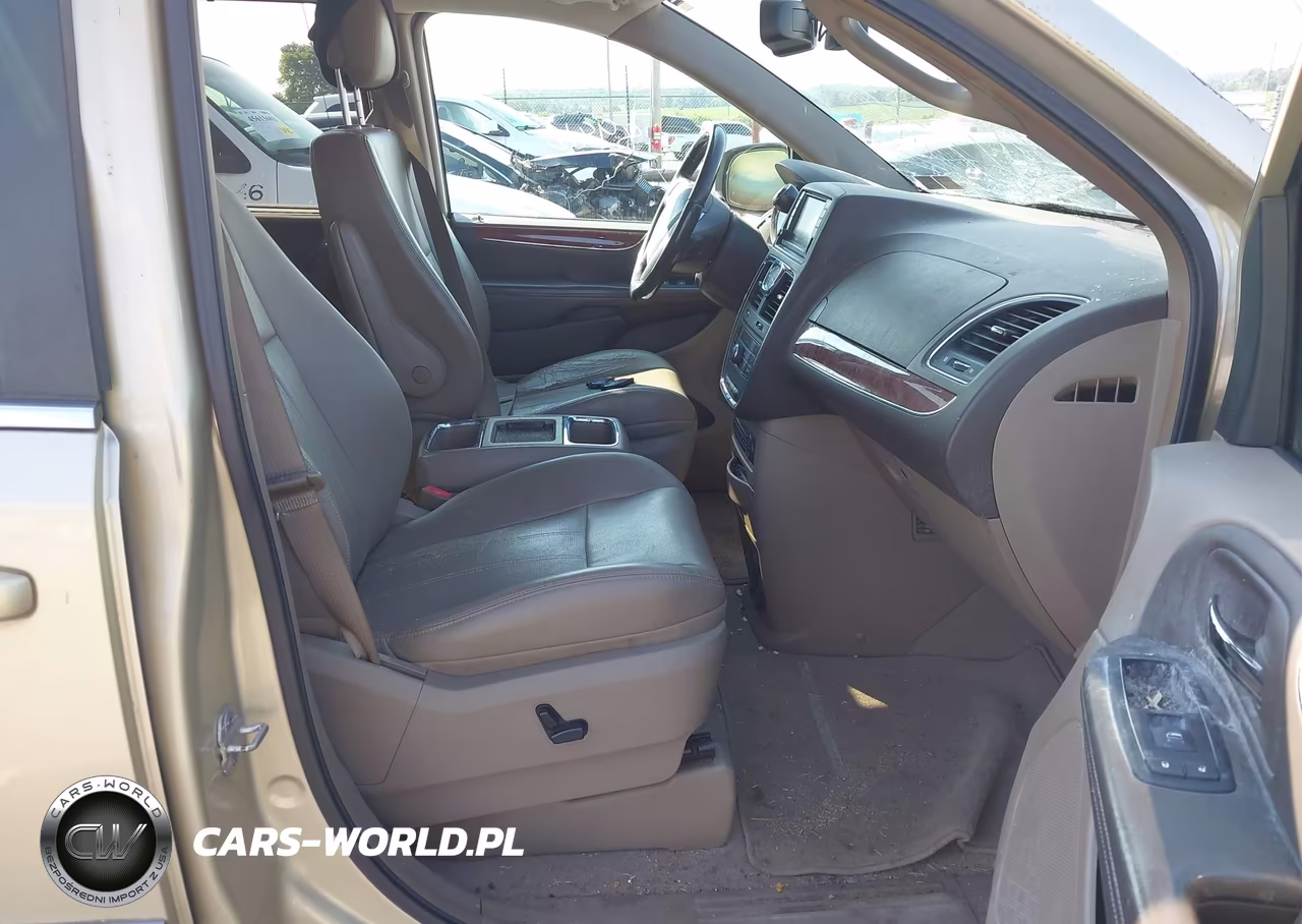 2011 Chrysler Town & Country Touring-L VIN:2A4RR8DGXBR610798 - 5