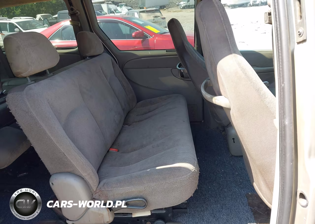 2003 Chrysler Town & Country Lx VIN:2C4GP44373R145858 - 8