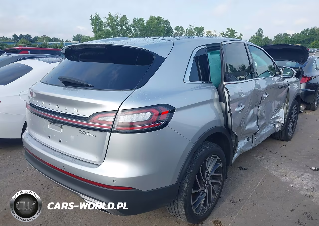 2019 Lincoln Nautilus Reserve VIN:2LMPJ8L98KBL67606 - 4