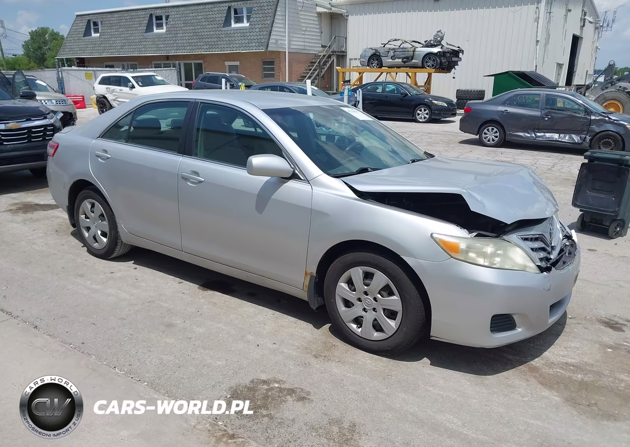 2010 Toyota Camry Le – zdjęcie 1 z 16