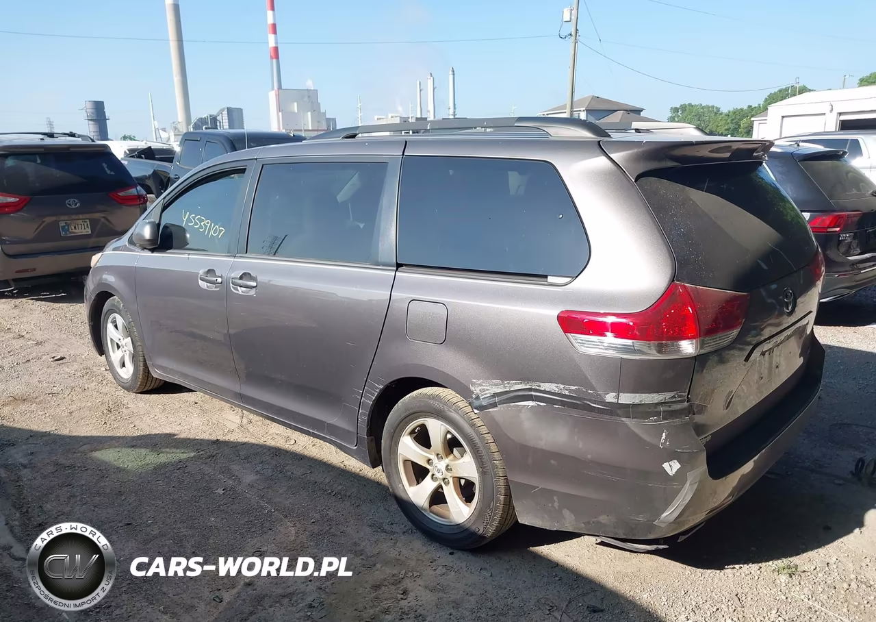 2011 Toyota Sienna Le V6 VIN:5TDKK3DC4BS089841 - 3