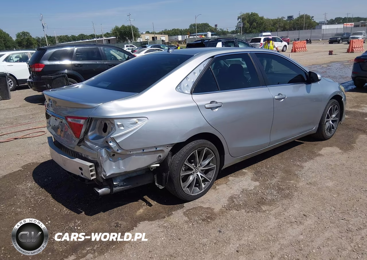 2015 Toyota Camry Xse VIN:4T1BF1FK2FU030345 - 4