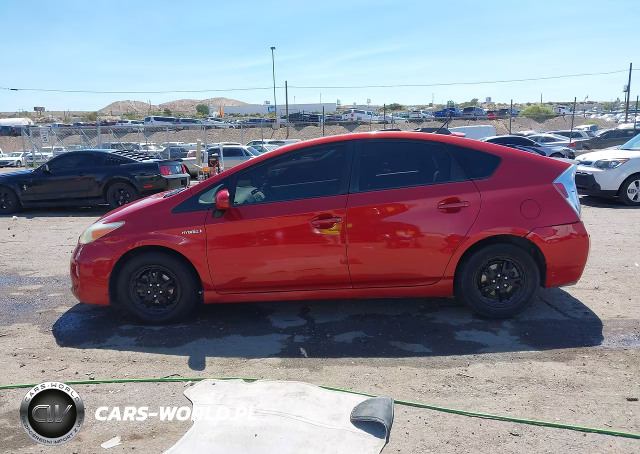 2013 Toyota Prius Two VIN:JTDKN3DU2D5569529 - 14