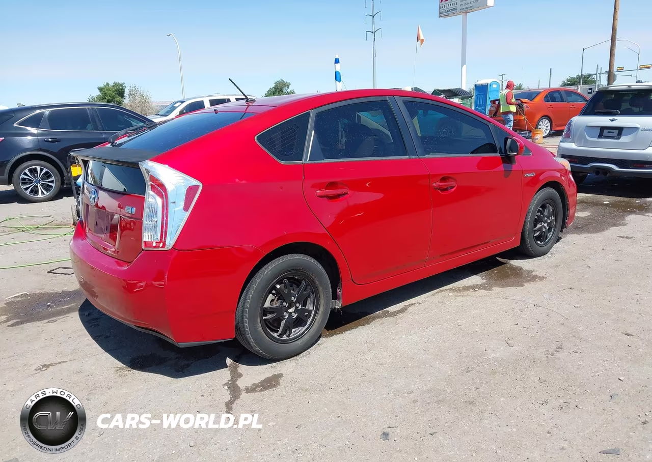 2013 Toyota Prius Two VIN:JTDKN3DU2D5569529 - 4