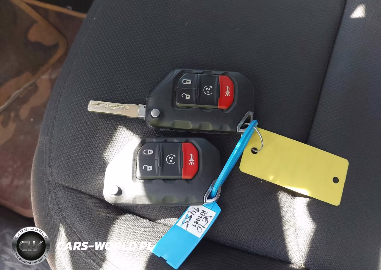 2018 Jeep Wrangler Unlimited Sahara VIN:1C4HJXEG6JW291777 - 11