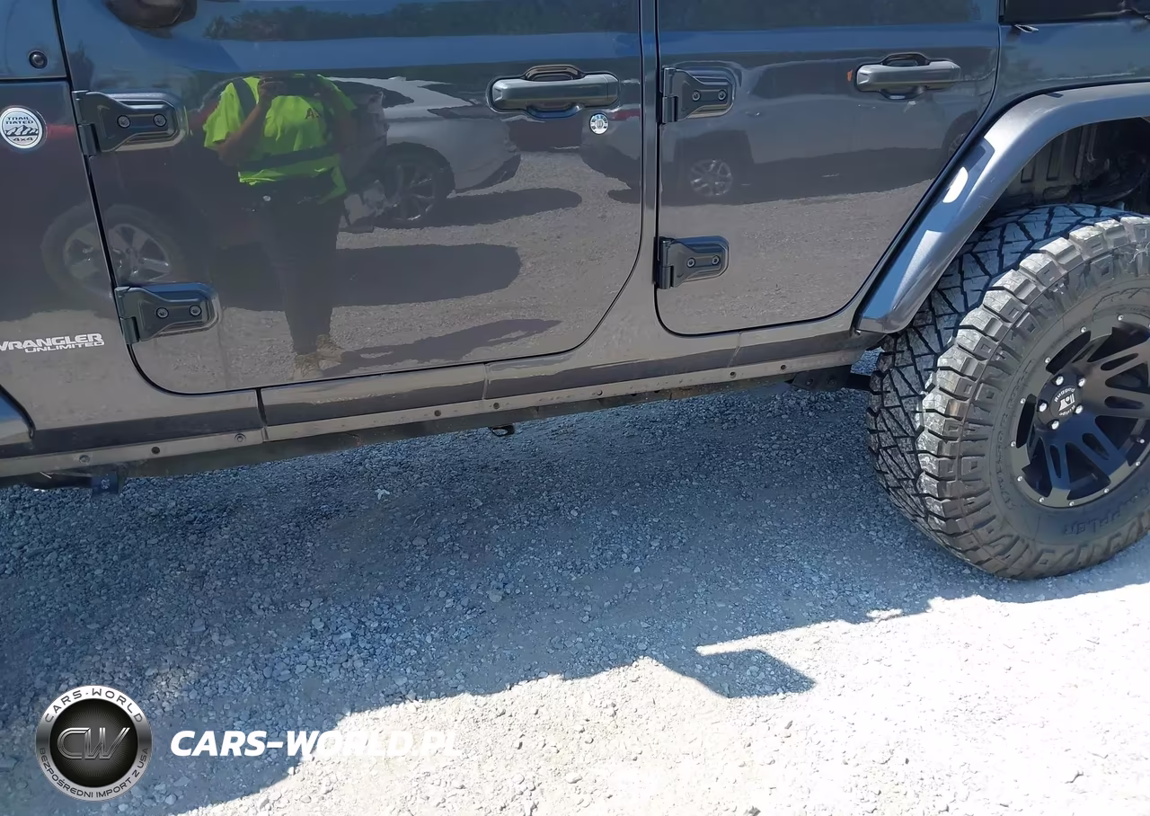 2018 Jeep Wrangler Unlimited Sahara VIN:1C4HJXEG6JW291777 - 18