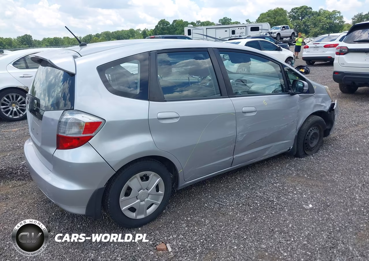 2013 Honda Fit VIN:JHMGE8H32DC036207 - 4