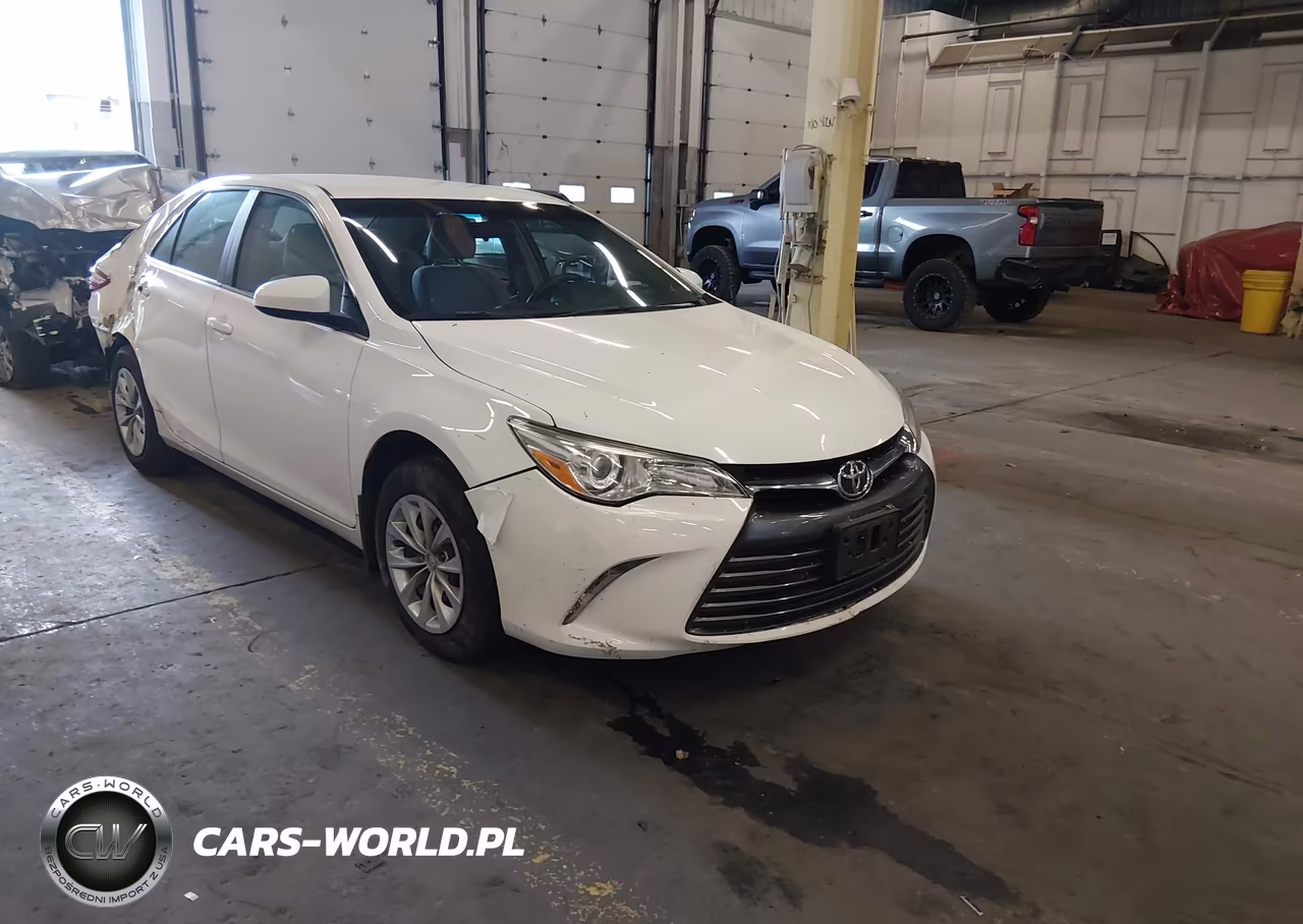 2016 Toyota Camry Le – zdjęcie 1 z 17