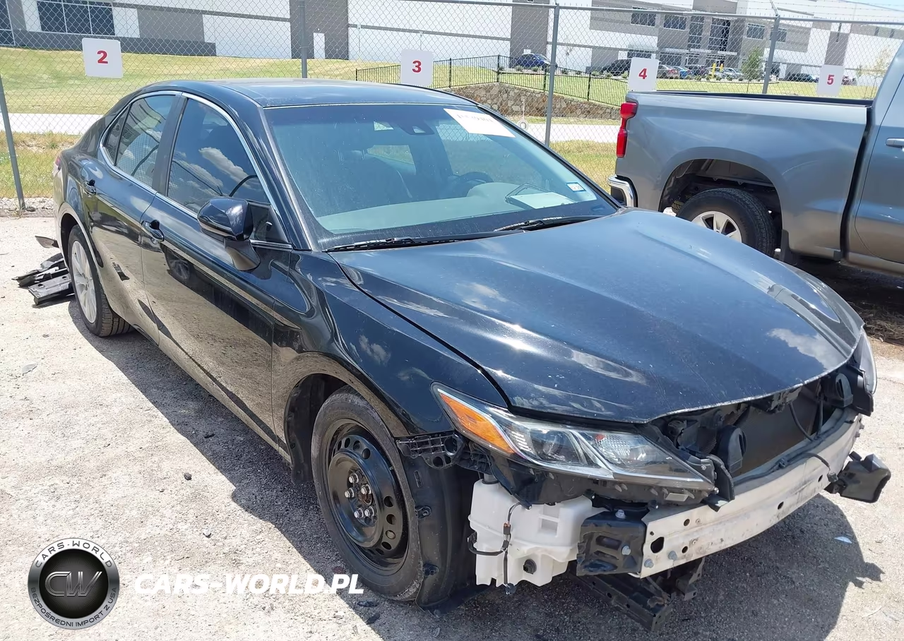 2018 Toyota Camry Le – zdjęcie 1 z 17