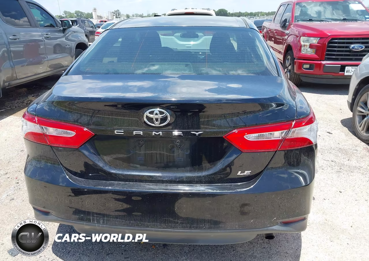 2018 Toyota Camry Le VIN:4T1B11HK7JU122720 - 17