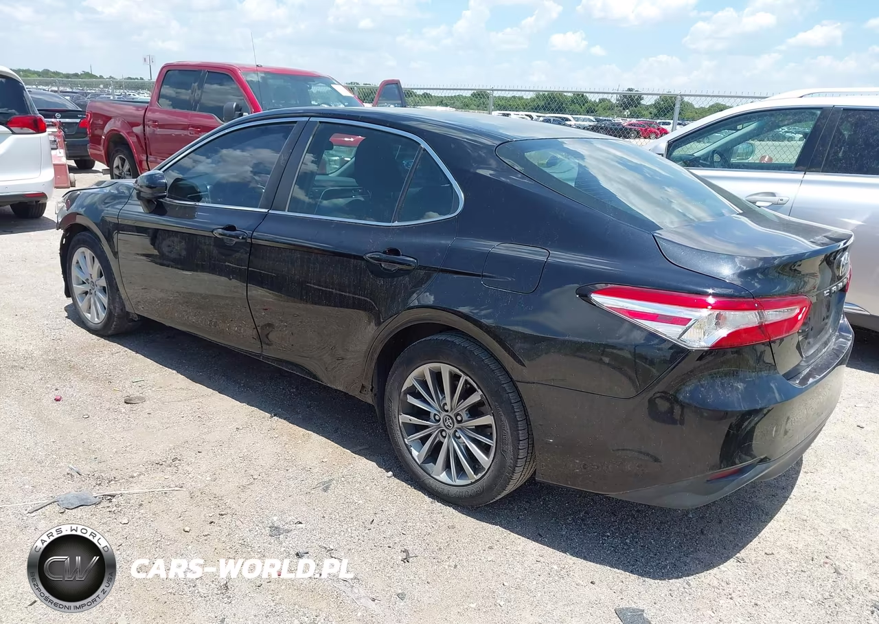 2018 Toyota Camry Le VIN:4T1B11HK7JU122720 - 3