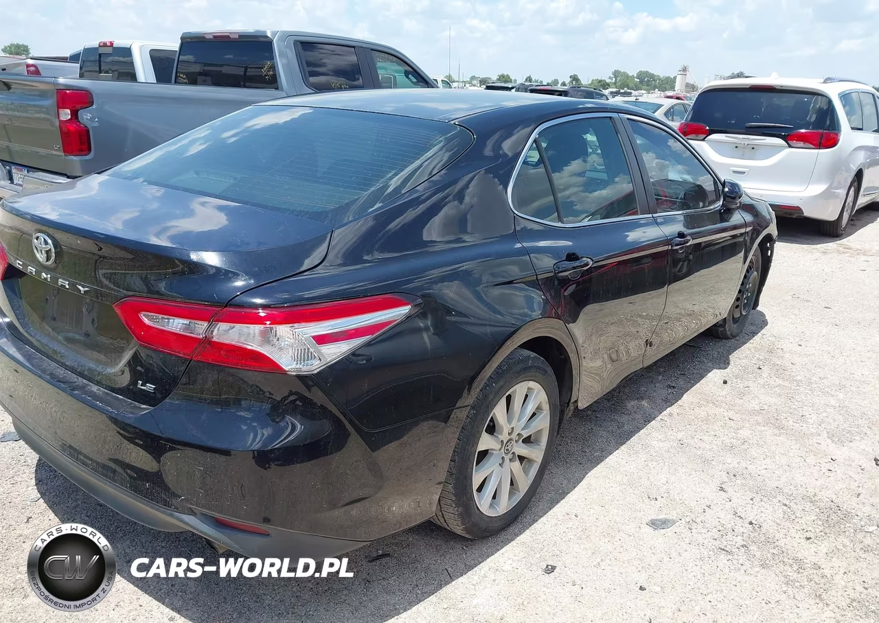 2018 Toyota Camry Le VIN:4T1B11HK7JU122720 - 4