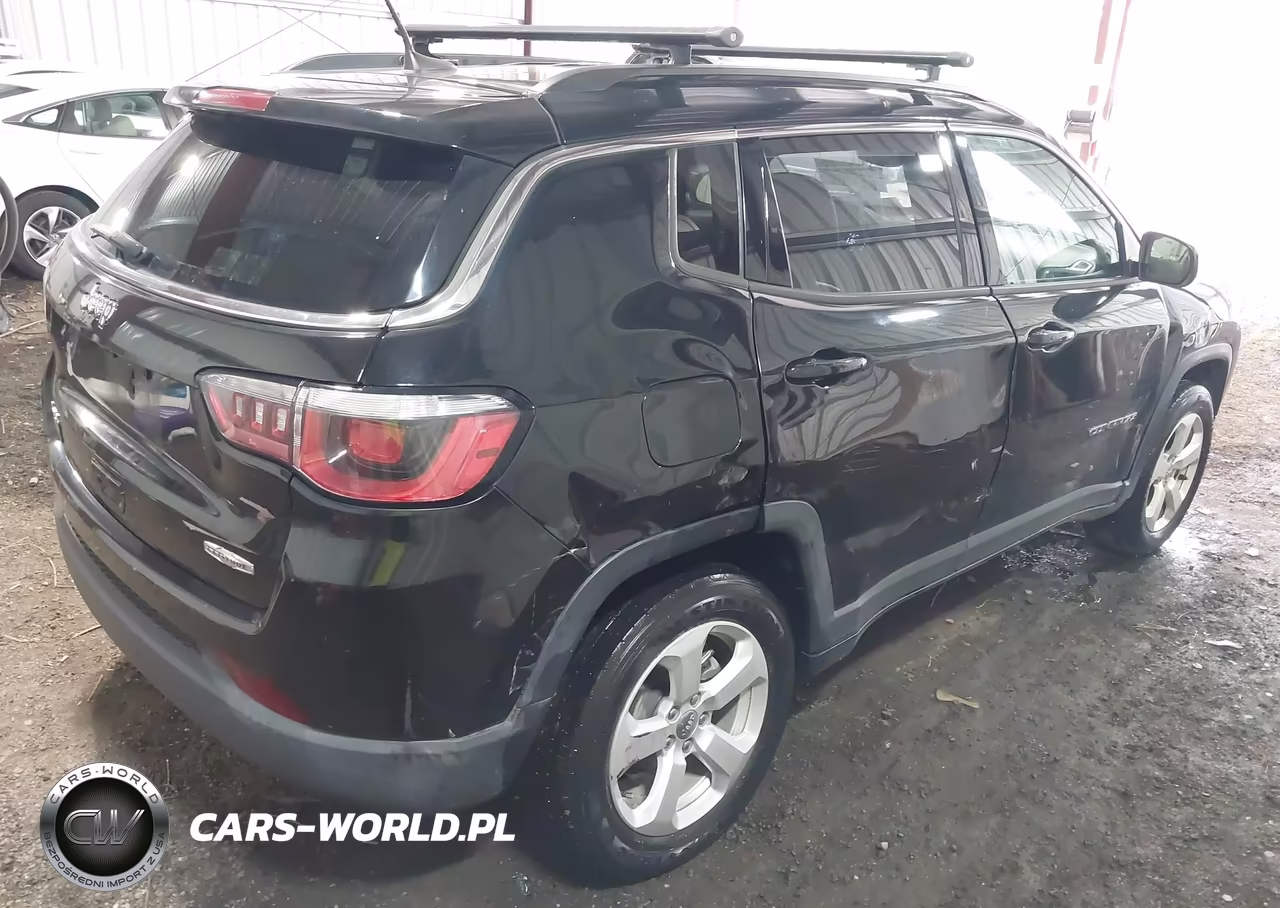 2019 Jeep Compass Latitude 4X4 VIN:3C4NJDBB2KT748473 - 4