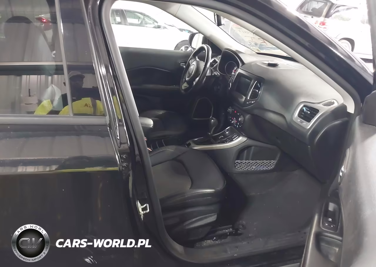 2019 Jeep Compass Latitude 4X4 VIN:3C4NJDBB2KT748473 - 5