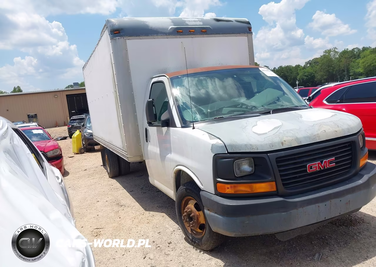 2004 GMC Savana Cutaway Standard W-C7L-C7N