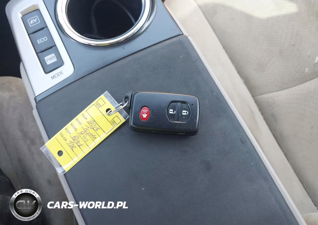 2013 Toyota Prius V Three VIN:JTDZN3EU8D3199261 - 11