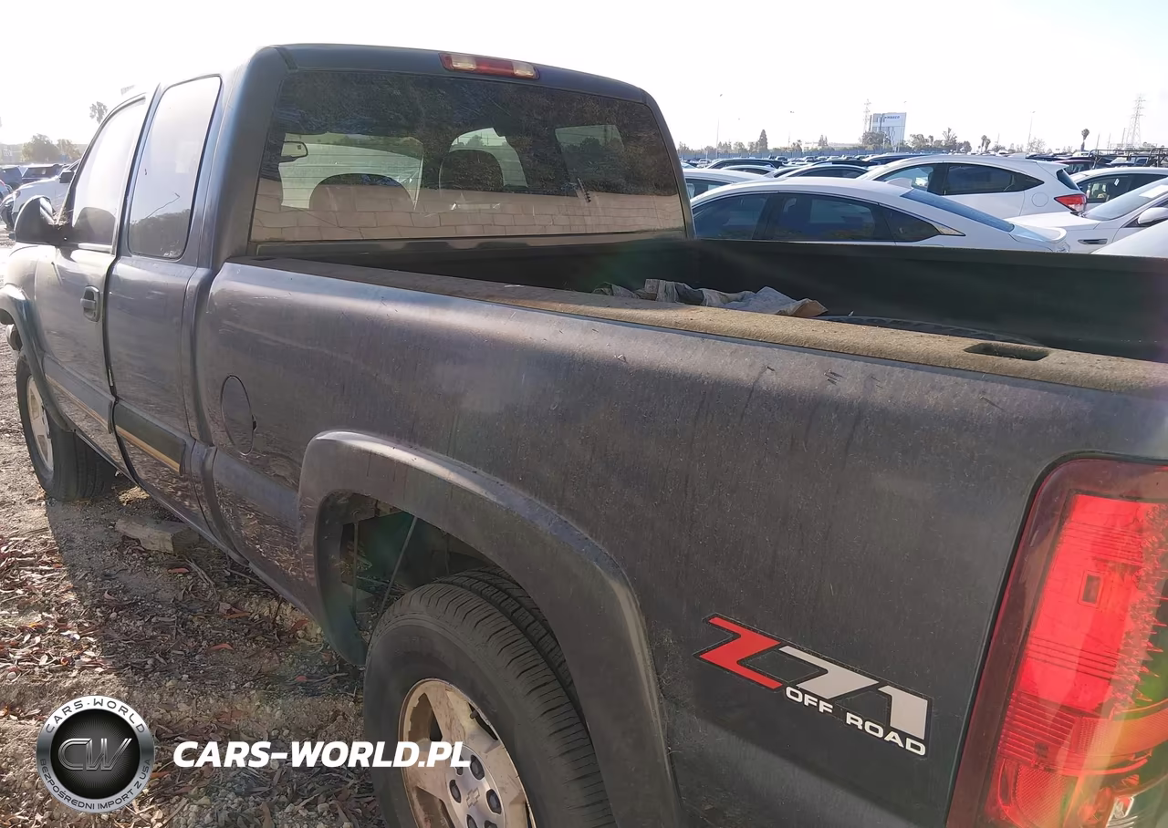 2005 Chevrolet Silverado 1500 Z71 VIN:1GCEK19B35E221970 - 3