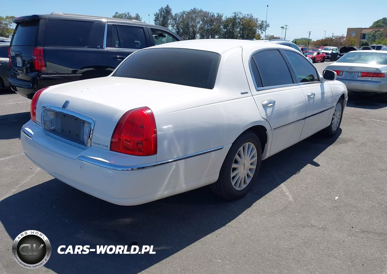 2003 Lincoln Town Car Signature VIN:1LNHM82W13Y667264 - 4