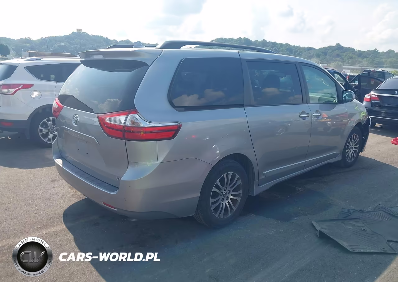 2018 Toyota Sienna Xle 8 Passenger VIN:5TDYZ3DC0JS929781 - 4