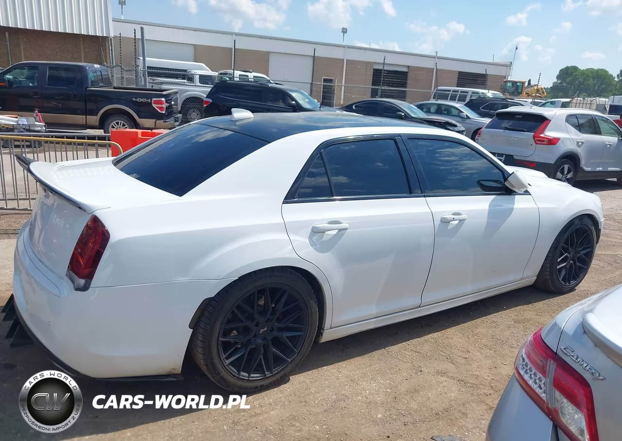 2016 Chrysler 300 300S VIN:2C3CCABT2GH220347 - 13