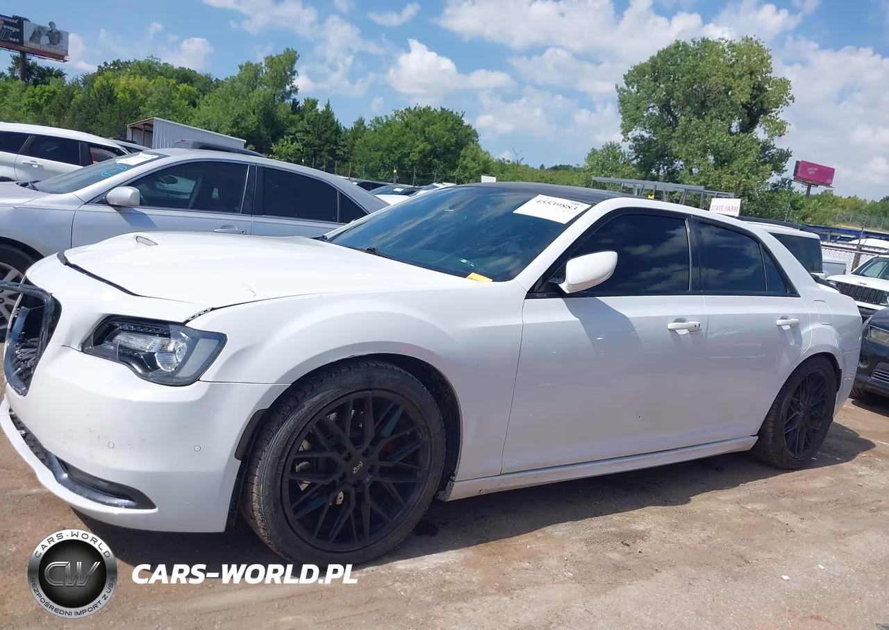 2016 Chrysler 300 300S VIN:2C3CCABT2GH220347 - 14