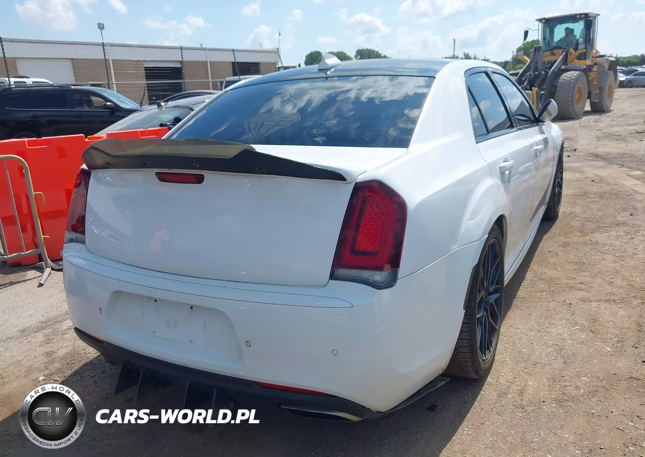 2016 Chrysler 300 300S VIN:2C3CCABT2GH220347 - 4
