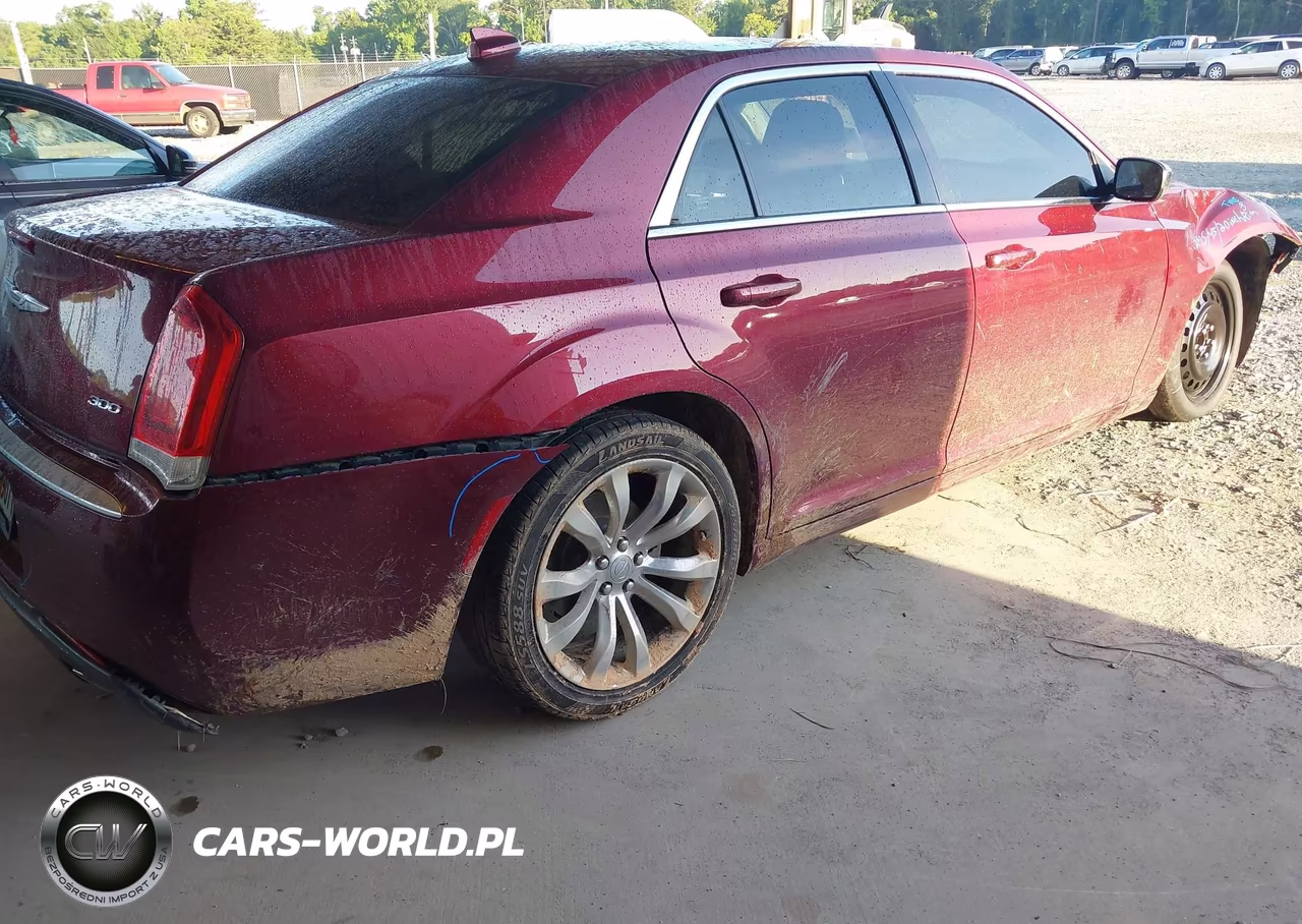 2021 Chrysler 300 Touring VIN:2C3CCAAG7MH570847 - 4