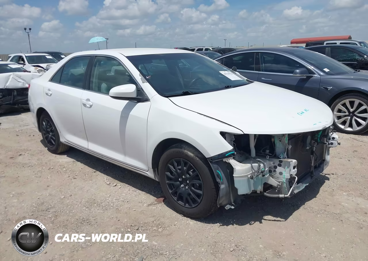 2014 Toyota Camry Le – zdjęcie 1 z 16