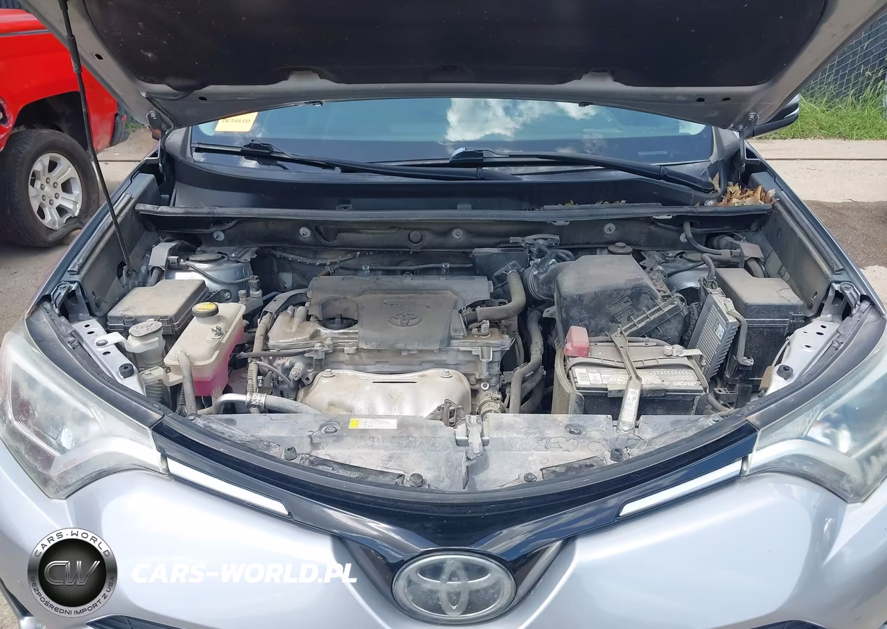 2018 Toyota Rav4 Xle VIN:2T3RFREV4JW816785 - 10