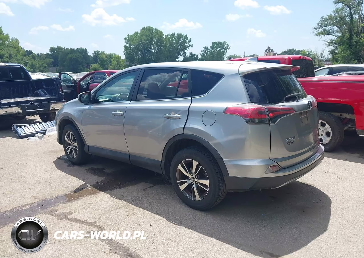 2018 Toyota Rav4 Xle VIN:2T3RFREV4JW816785 - 3