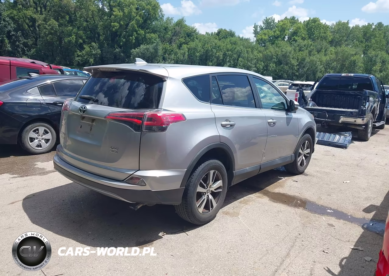 2018 Toyota Rav4 Xle VIN:2T3RFREV4JW816785 - 4