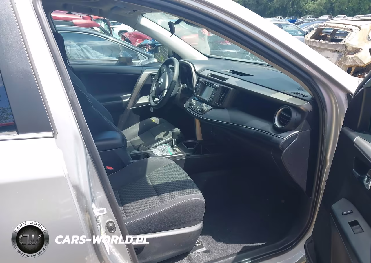 2018 Toyota Rav4 Xle VIN:2T3RFREV4JW816785 - 5
