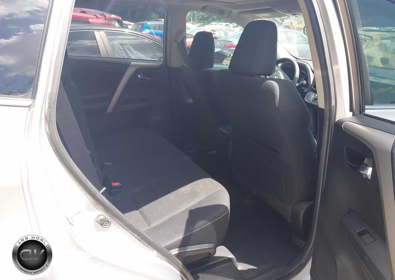 2018 Toyota Rav4 Xle VIN:2T3RFREV4JW816785 - 8