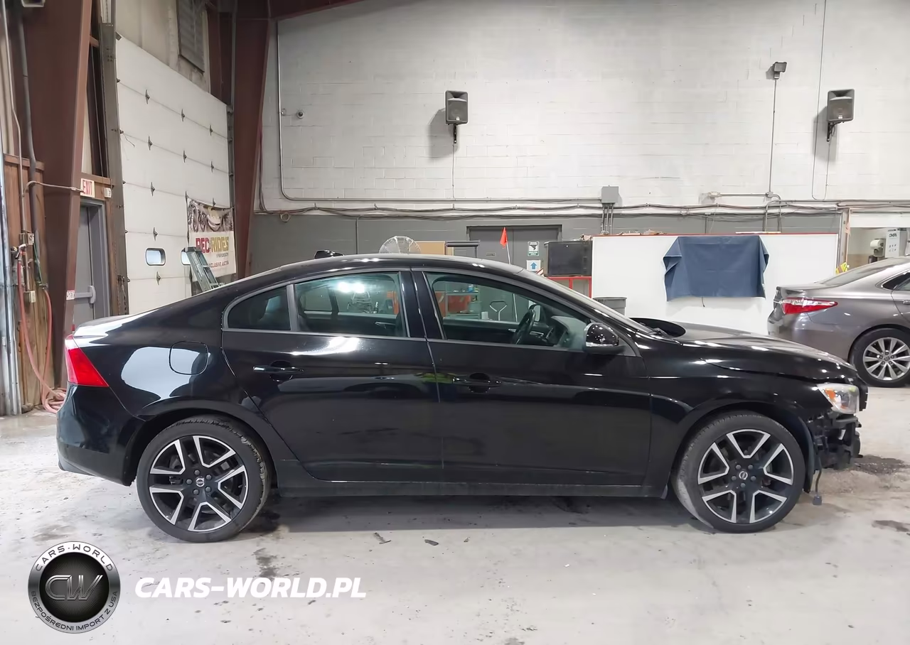 2018 Volvo S60 T5 Dynamic VIN:YV140MTL2J2459822 - 14