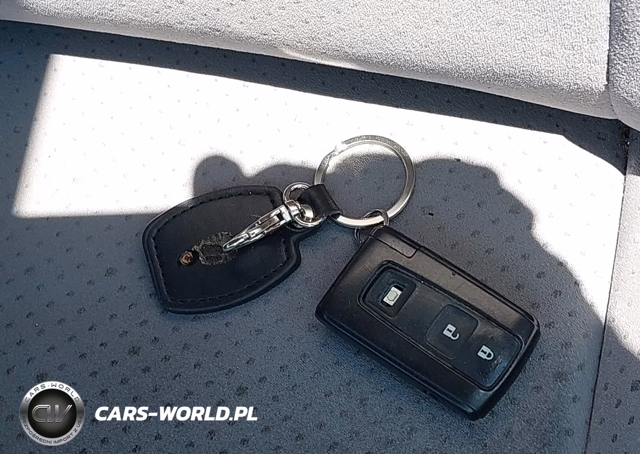 2004 Toyota Prius VIN:JTDKB20U040112983 - 11