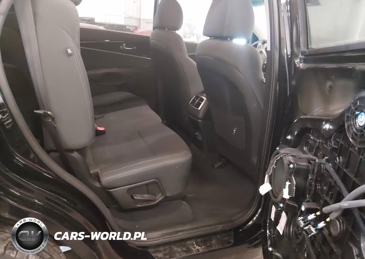 2019 Kia Sorento 2.4L L VIN:5XYPG4A34KG578223 - 8