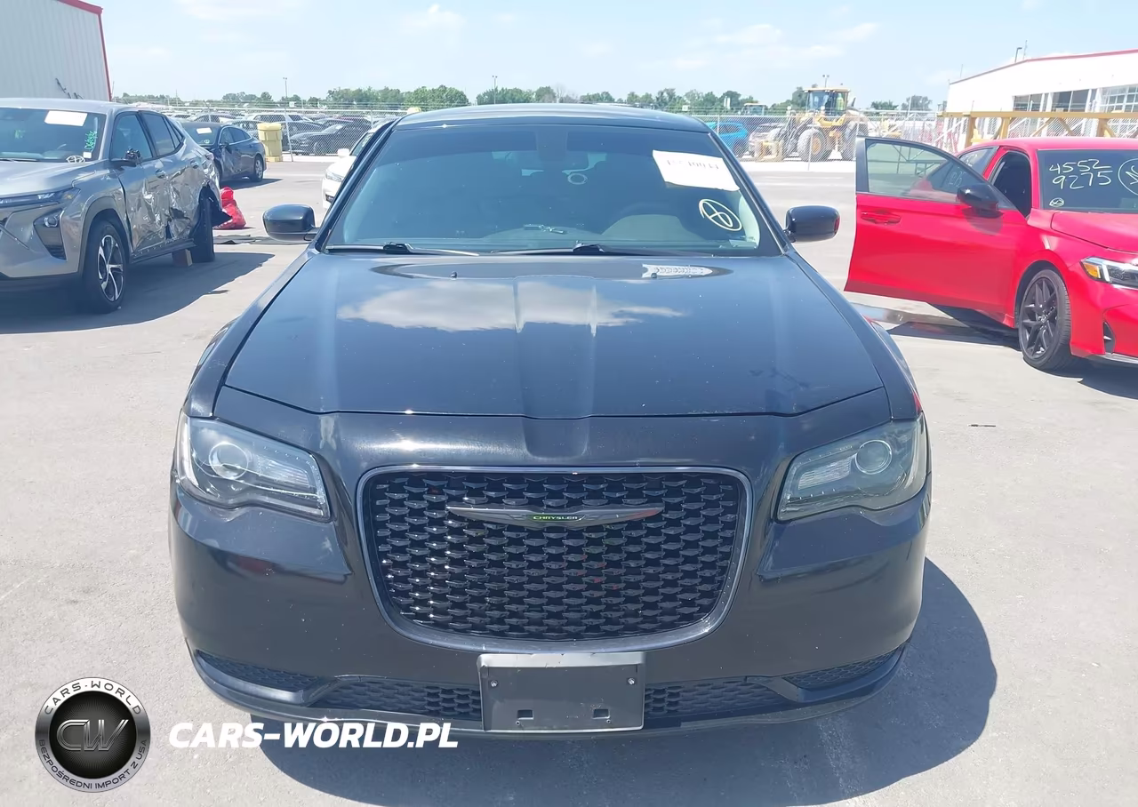 2022 Chrysler 300 Touring VIN:2C3CCAAG2NH203761 - 12